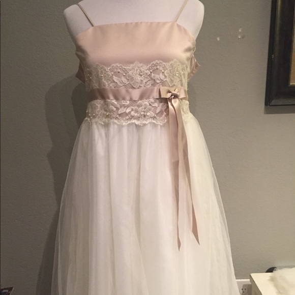David’s Bridal Ivory Flower Girl Dress Size 8 - Picture 2 of 6